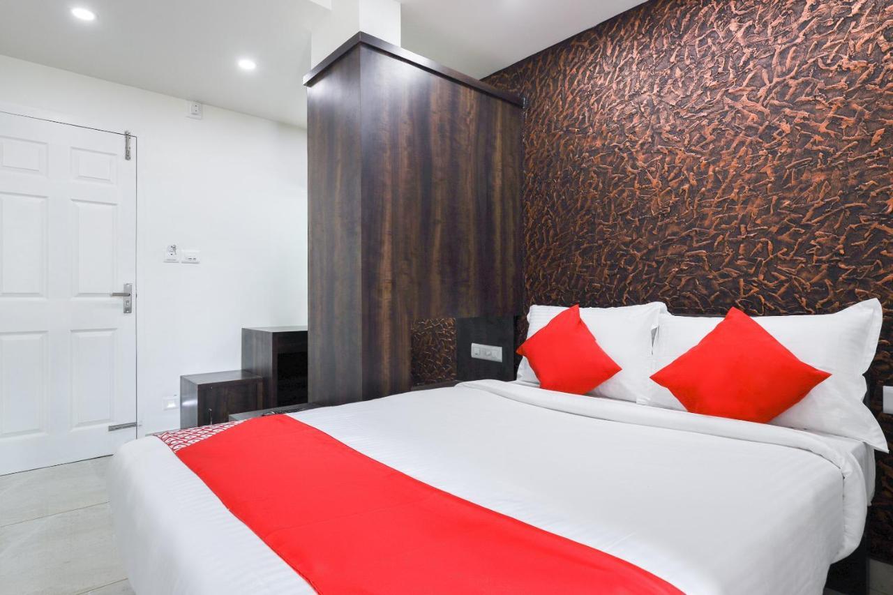 Capital O 71307 Feathers Hotell Kochi Eksteriør bilde